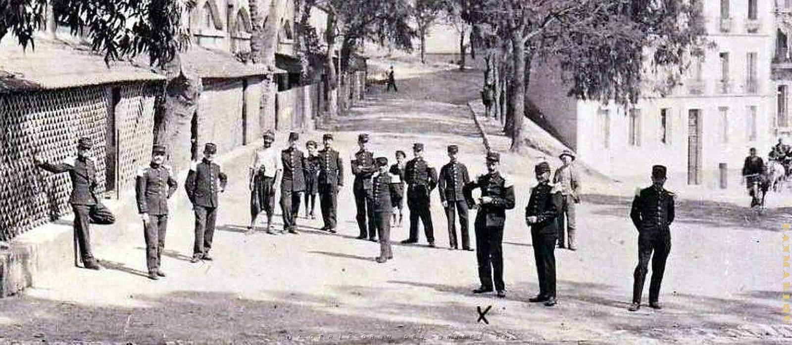 2721- Alger - Caserne des Casemates -19e Section Secretaires d'Etat-Major2 - 1914.jpg